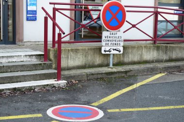 parking sign, only to use the ATM clipart