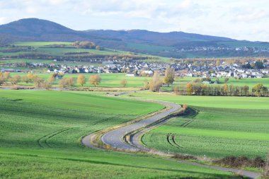 Dağlardaki yoldan manzara