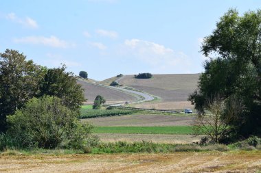 Kırsal kesimde kırsal bir yol manzarası