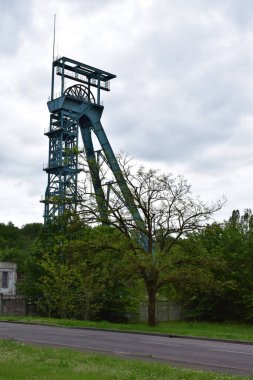 Eski paslı kömür madencilik kulesi