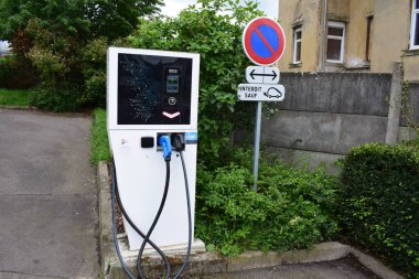 Bir şarj istasyonu için elektrikli araba şarj istasyonu