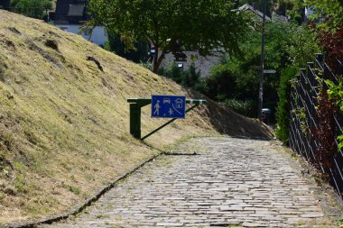 Sokak tabelası, sokak oyunu