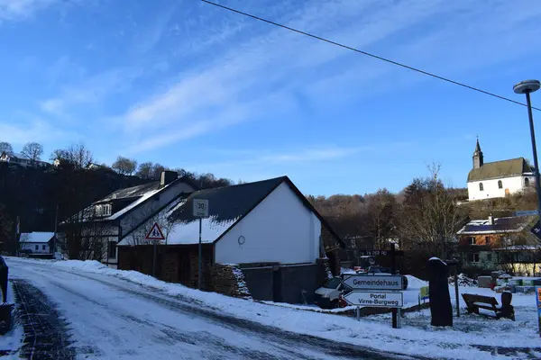 Eifel 'deki Virneburg köyü.