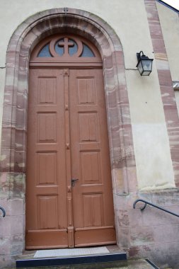 Eski kilise kapısı.