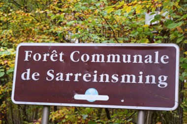 sign for the forest, Fort Communale de Sarreinsming clipart