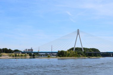 Rheiffeisbruecke, Neuwied 'de Ren Nehri' ni geçiyor.
