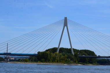 Rheiffeisbruecke, Neuwied 'de Ren Nehri' ni geçiyor.