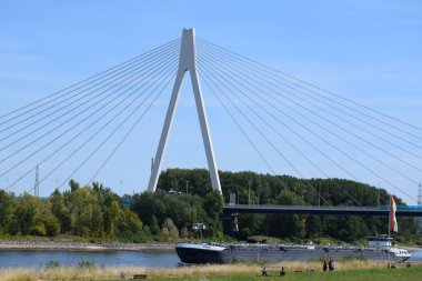 Rheiffeisbruecke, Neuwied 'de Ren Nehri' ni geçiyor.