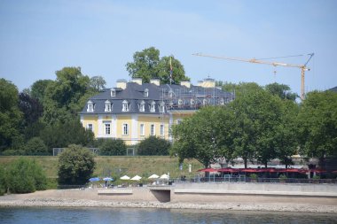Ren 'den Neuwied' e bak, Schloss
