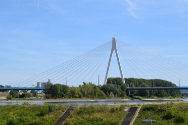 Rheiffeisbruecke, Neuwied 'de Ren Nehri' ni geçiyor.