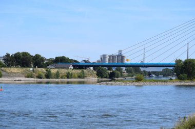 Rheiffeisbruecke, Neuwied 'de Ren Nehri' ni geçiyor.