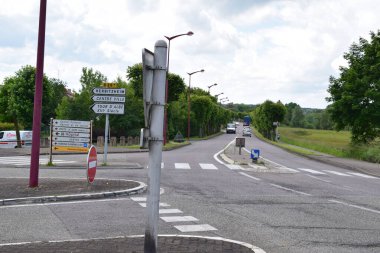 Sarrealbe yolunda yol işaretleri