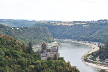 Burg Katz ile Ren 'in Loereley Vadisi