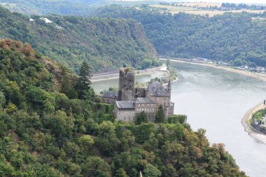 Burg Katz ile Ren 'in Loereley Vadisi