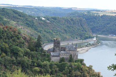 Burg Katz ile Ren 'in Loereley Vadisi