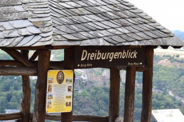 Görme kulübesinin manzarası Dreiburgenblick