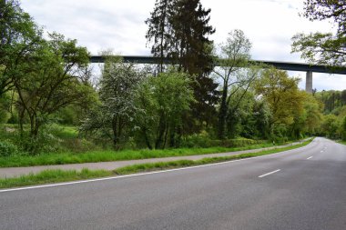 Lüksemburg ve Almanya arasındaki sınırdan geçen Sauertalbruecke