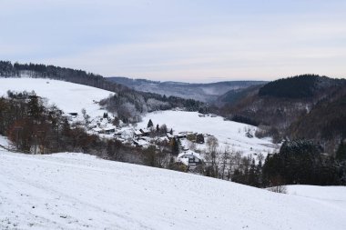 Asansörlü kayak tepesi