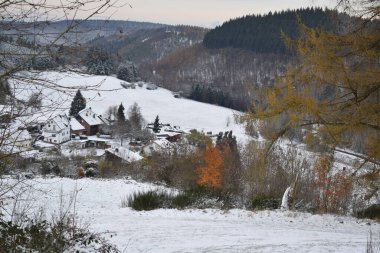 Asansörlü kayak tepesi