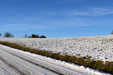 Almanya 'da Nuerburg yakınlarında kış manzarası