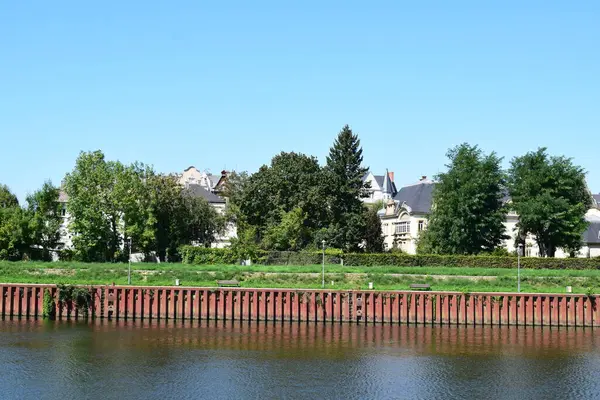 Fransa 'nın Thionville şehrinin Moselle manzarası