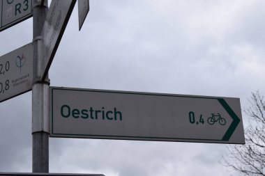 road sign to Oestrich clipart