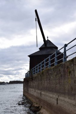 Ren, Oestrich-Winkel 'de 1745 yılından kalma şarap yüklü vinç.