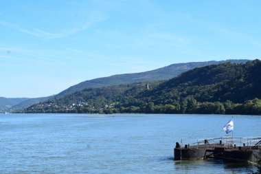 Lorch ve Bacharach arasında Rhine