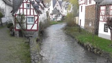 Yıpranmış küçük bir köy