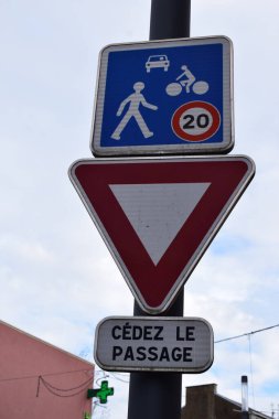 Yayaların trafik işareti