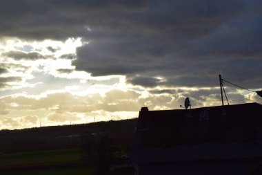Sahada gün batımı