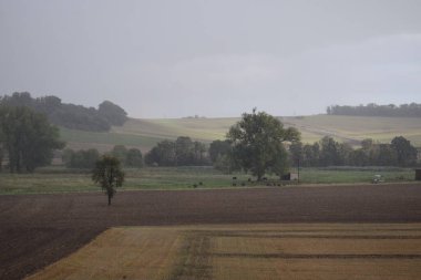 Yazın sonlarında kırsal alanların üzerinde sağanak yağış