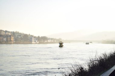 Almanya 'da kışın Ren Nehri