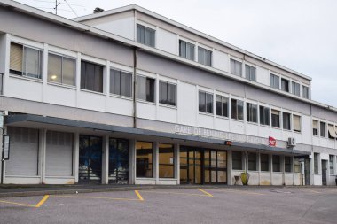 Şehrin modern binası Bening des Saint Avold