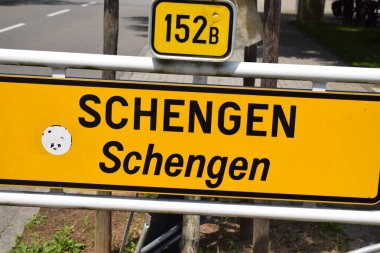Schengen şehrindeki sokak tabelası