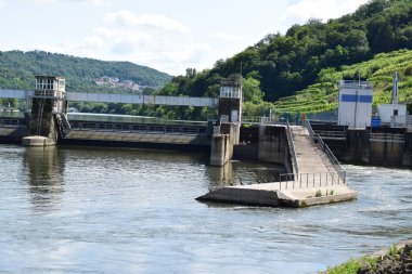 Lüksemburg, Fransa ve Schengen 'de nehir kilit sistemi var.