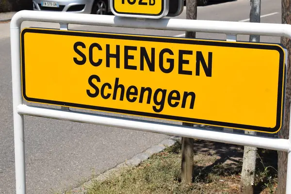 Schengen kasabası için imza.
