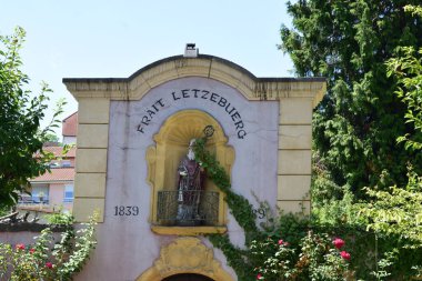 Şehirdeki eski kilise.