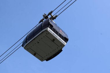 Seilbahn Koblenz, teleferik Ren 'in karşısında.