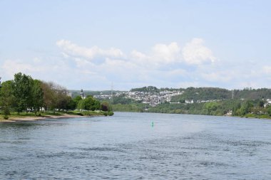 Mosel suyuyla karıştırılmış Ren.