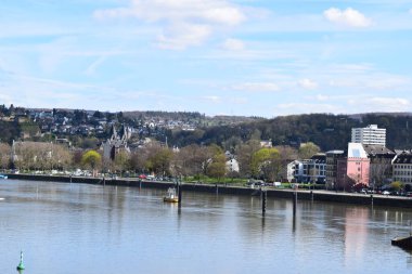 Eski Mosel kasabası Koblenz kıyısında.