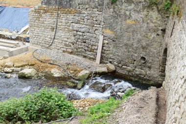 Nehir şehir duvarlarında