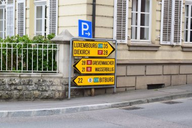 way signs in Luxembourg clipart