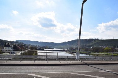 Sınır ötesi ve Moselle köprüsü