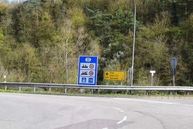 Almanya otoyol sınırında trafik tabelası