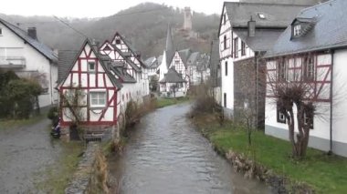 Şehirdeki eski kasaba.