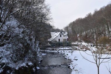 Köyde kış manzarası