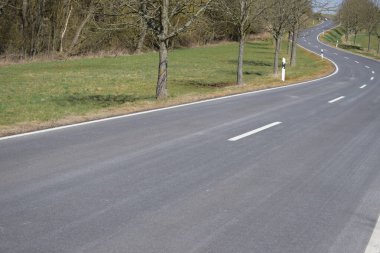 asfalt yol ve kırsal bölge