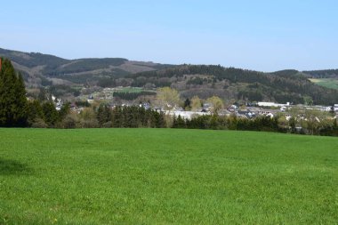 Dağlarda kırsal görünümü