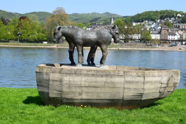 Parktaki göl manzarası